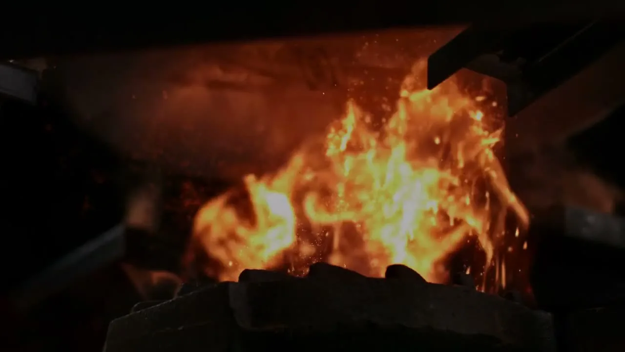 Il fuoco di una forgia, dallo showreel di Fornace
